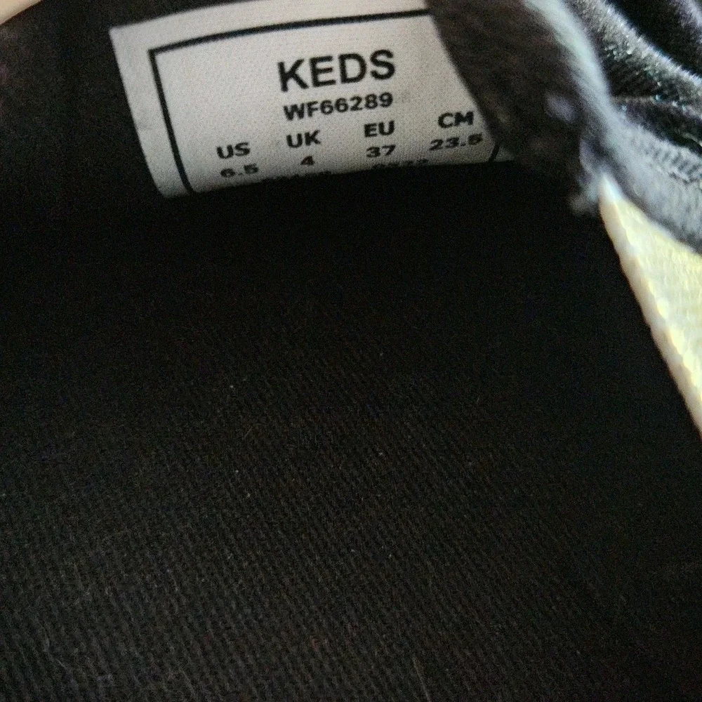 Keds Double Decker Velvet Cheers Slip On‎ Sneakers Black Women's 8